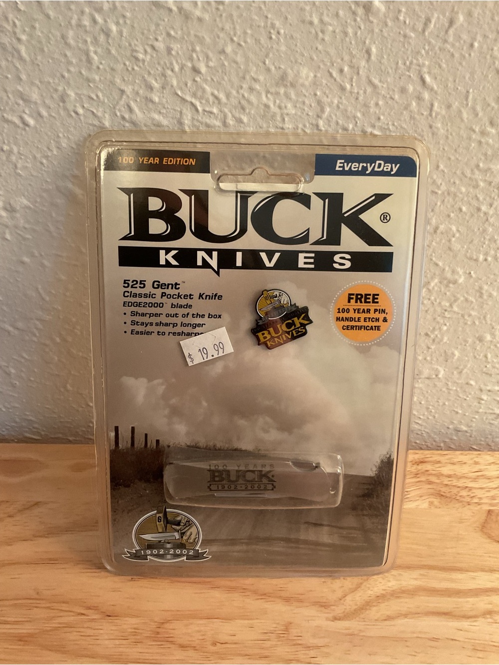 Buck Knives 100th Anniversary Folding Knife W/ Pin 1902--2002 Gent 525 Knife NOS